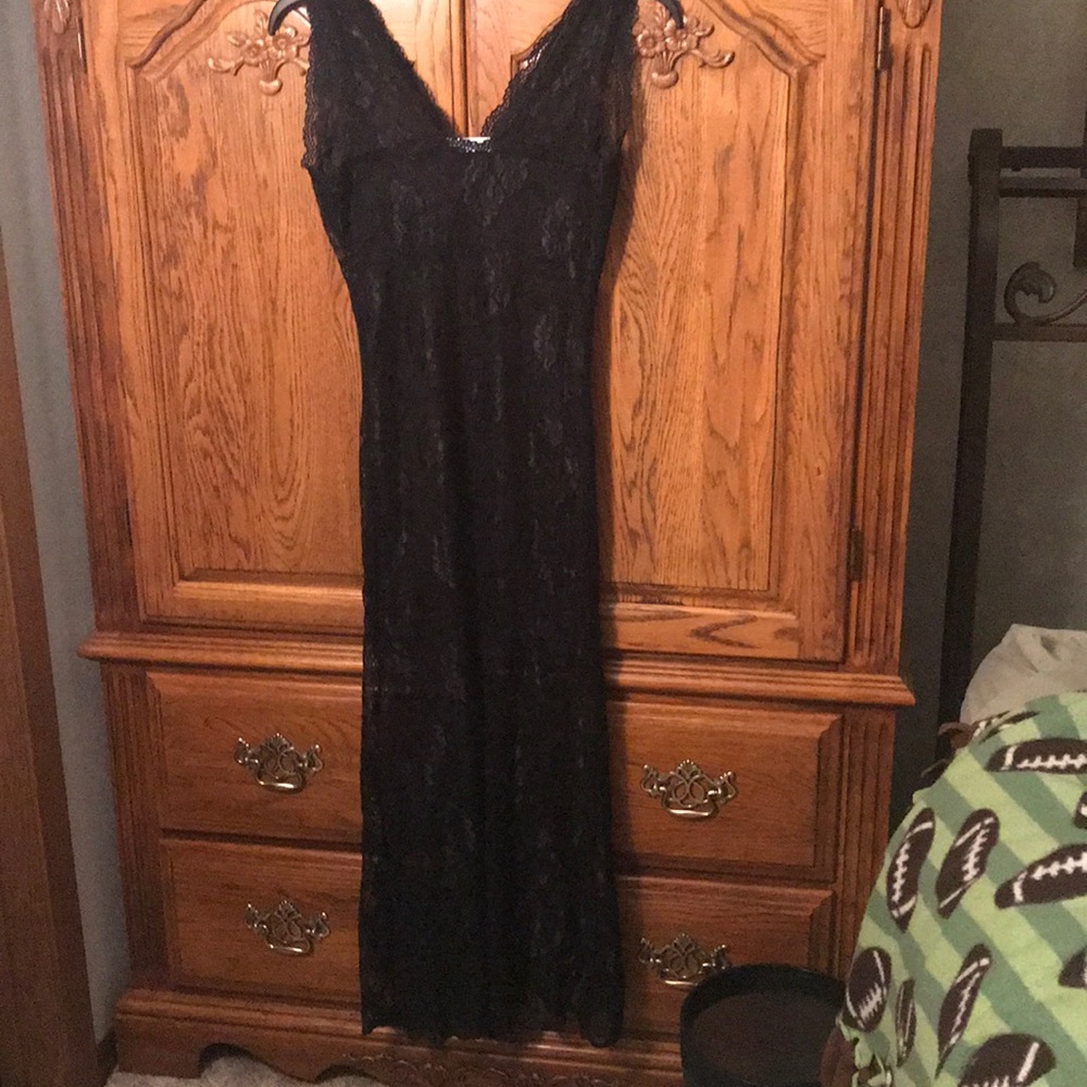 Black lace dress - Picture 4 of 4